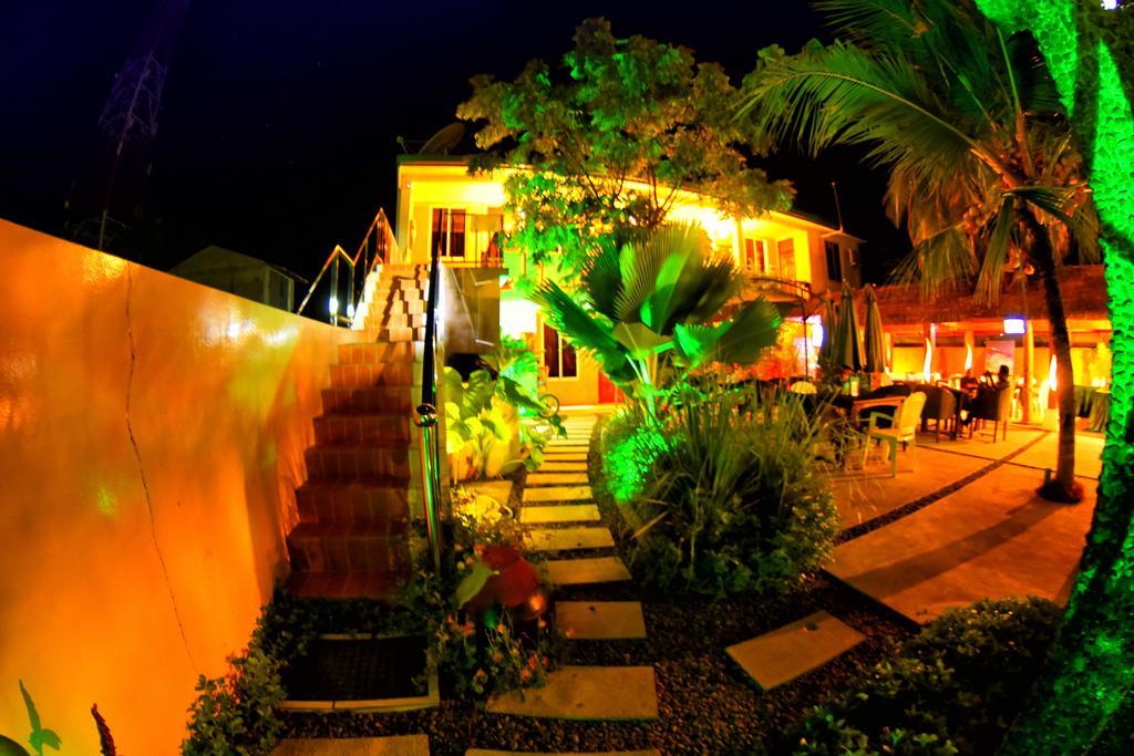Casadana Hotel Тулусдоо Екстериор снимка
