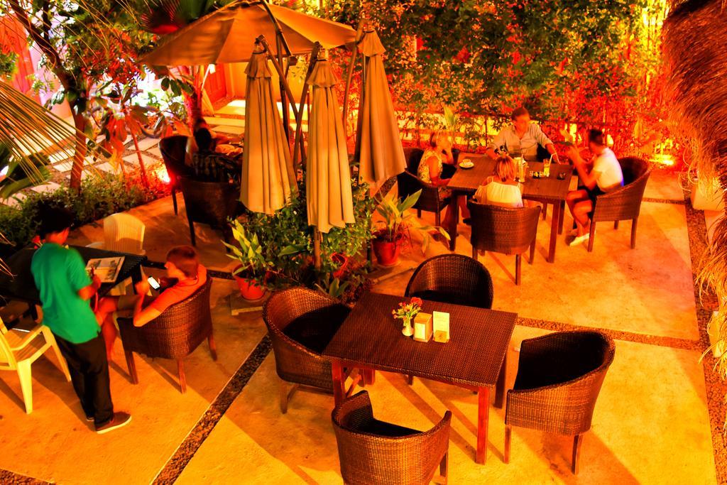Casadana Hotel Тулусдоо Екстериор снимка
